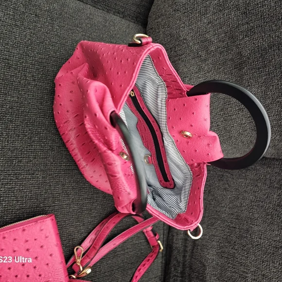 Two piece shoulder bucket bag includes wallet. Faux ostrich leather.  Smoke free - Picture 6 of 6